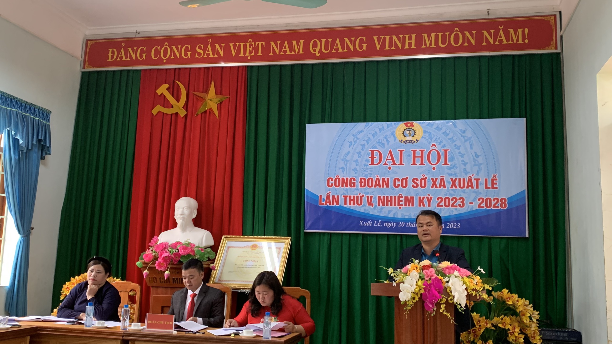   Tại Đại hội đồng chí Hà Văn Huân – Chủ tịch Liên đoàn Lao động huyện Cao Lộc đã biểu dương những thành tích đã đạt được trong nhiệm kỳ vừa qua và chỉ ra những mặt chưa đạt được trong nhiệm kỳ.