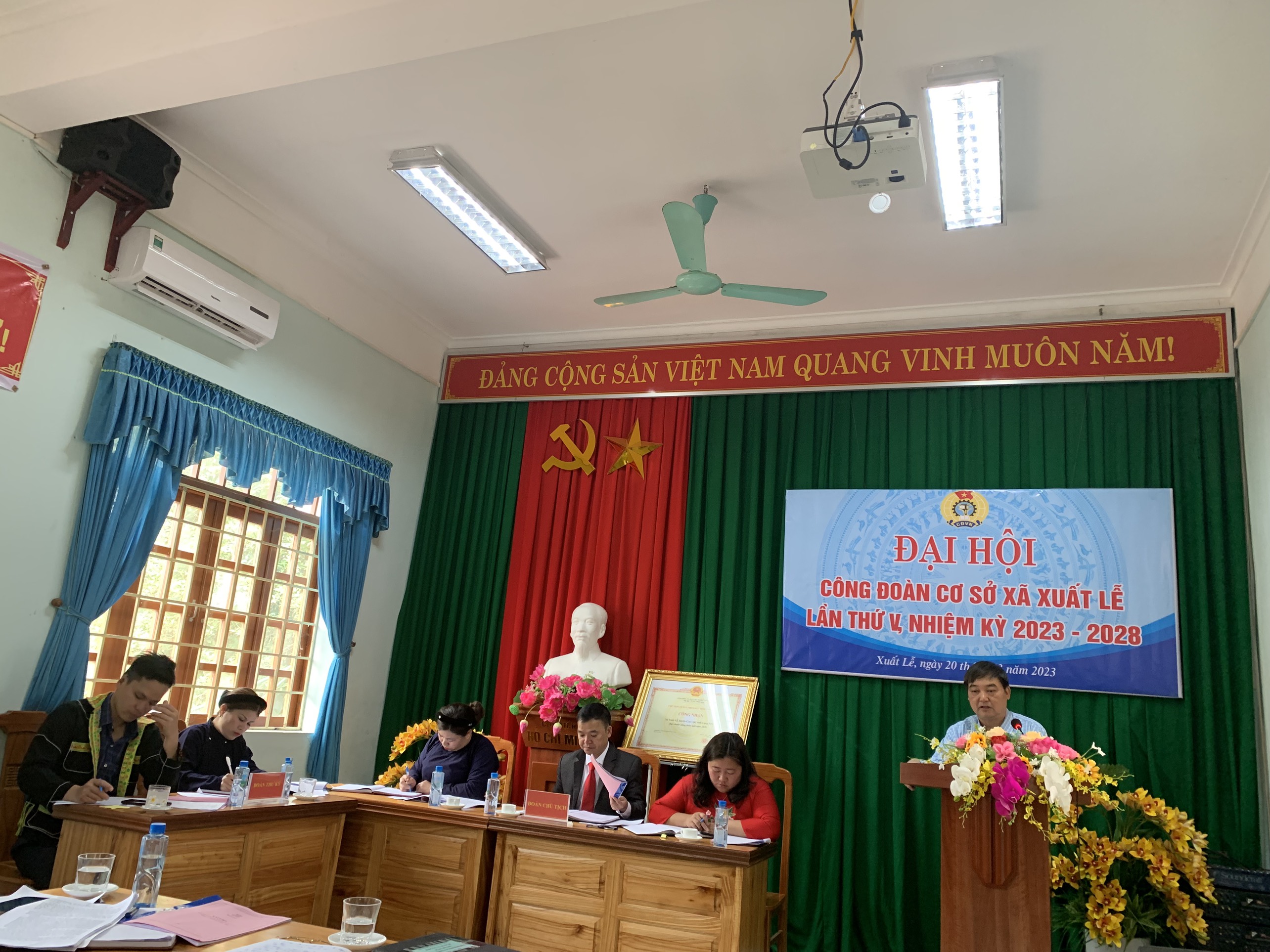 Đồng chí Lương Văn Mai – Bí thư Đảng ủy phát biểu chỉ đạo Đại hội.